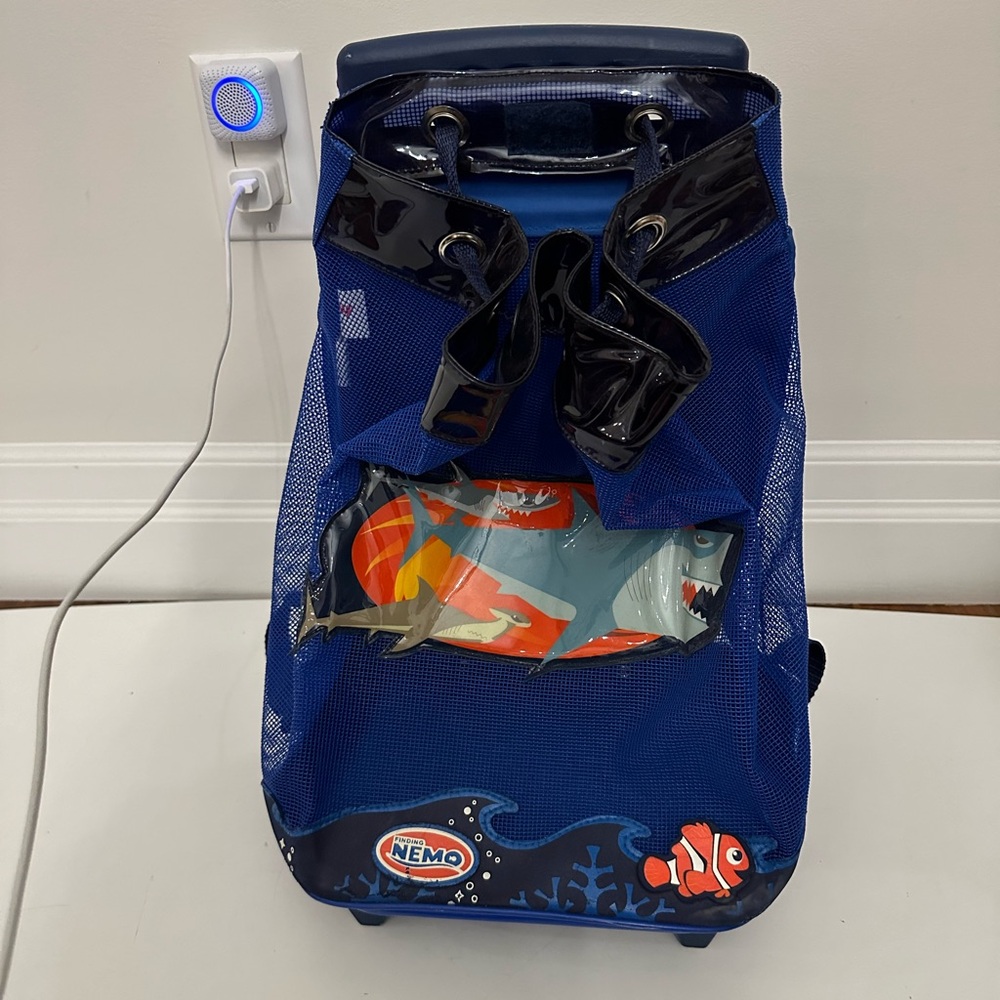 Finding nemo rolling mesh bag with handle